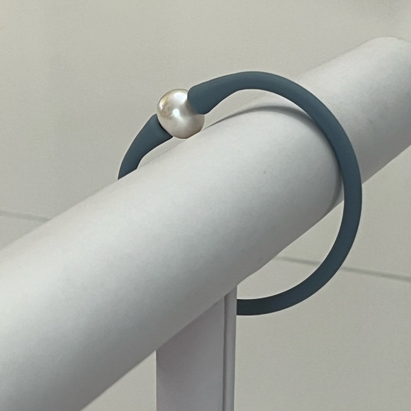 FRESH WATER PEARL BRACELET | Silicone | NEW! - Picture 7 of 14